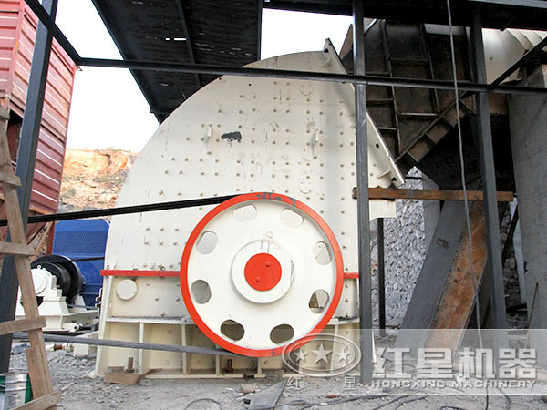 重錘式粉碎機作業(yè)現(xiàn)場，環(huán)保少污染