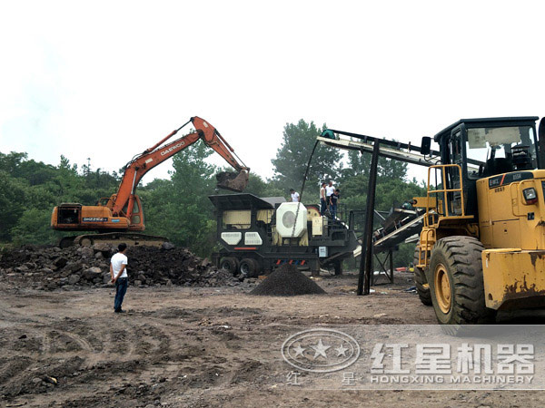 轉(zhuǎn)場(chǎng)靈活，移動(dòng)自由的矸石移動(dòng)破碎機(jī)