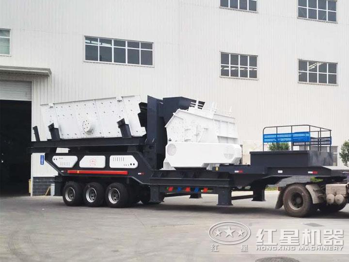 反擊破移動破碎機(jī)、二段破碎粒度均勻，產(chǎn)量高