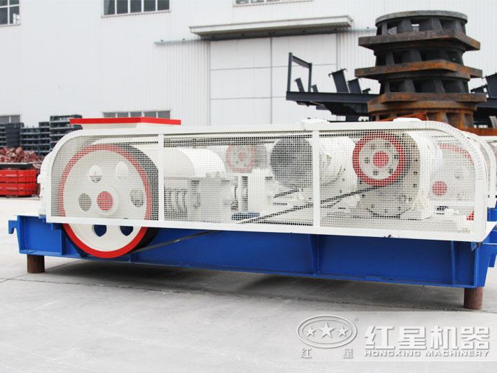 強(qiáng)力齒輥破碎機(jī)，體積小，破碎比大