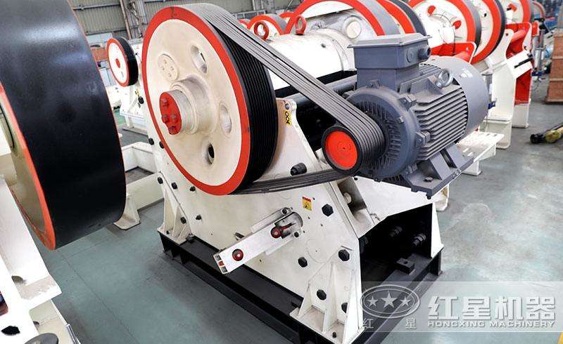 顎式破碎機(jī)，花崗巖粗碎加工處理