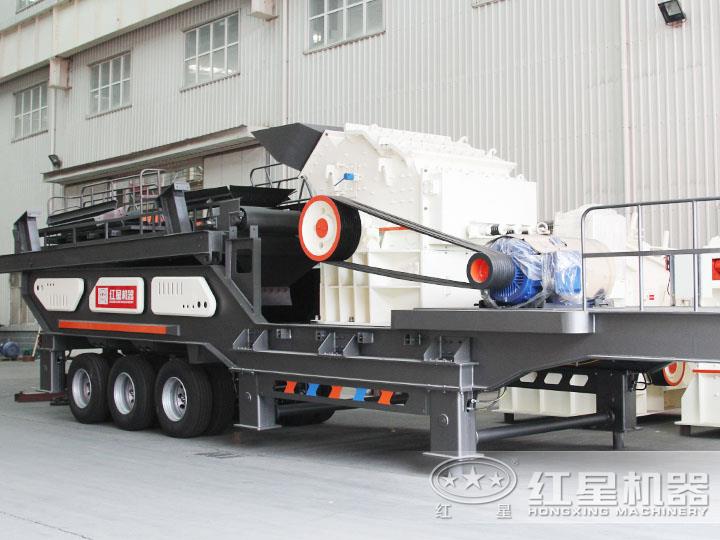 移動式細碎機能夠?qū)Σ煌捕鹊奈锪线M行細碎加工，效能高節(jié)能