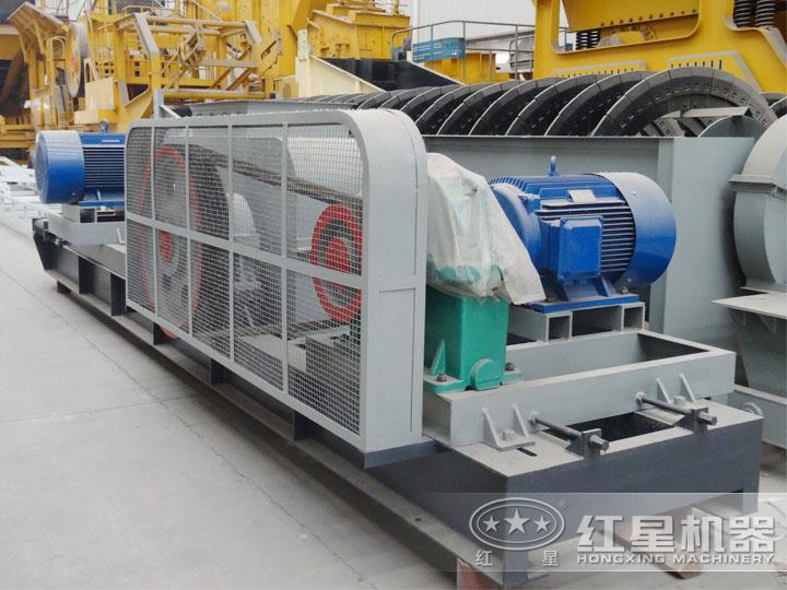 對(duì)輥式破碎機(jī)電機(jī)功率45*2KW，處理能力20-40t/h