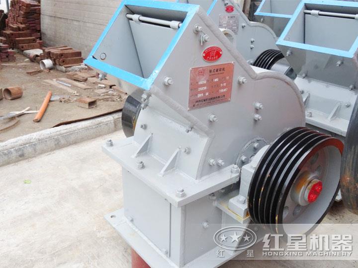 錘式破碎機(jī)，電機(jī)功率6P 55KW，時(shí)產(chǎn)18-40噸